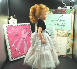 dc fashion doll 1 blonde side